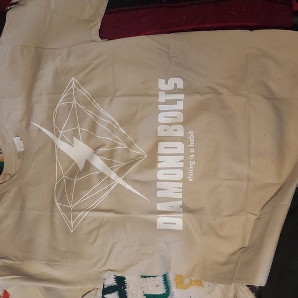 Diamond Supply Co. Other - Nwt! Diamond bolts large format vintage inspired graphic tee.